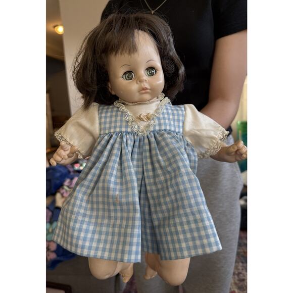Madame Alexander 15” Doll 1977 Sleep Eyes Vinyl Brunette Blue Gingham Dress VTG - Picture 3 of 6